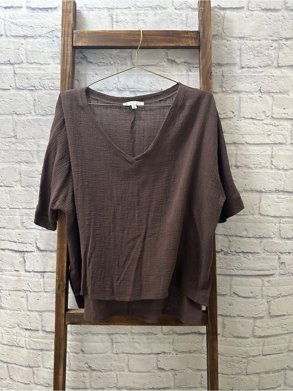 HYFVE Relaxed V-Neck Short Sleeve Top - Brown